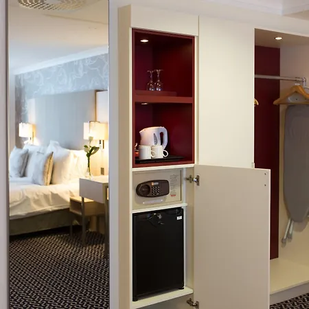 Radisson Blu Waterfront Hotel, Jersey Hotel 4*