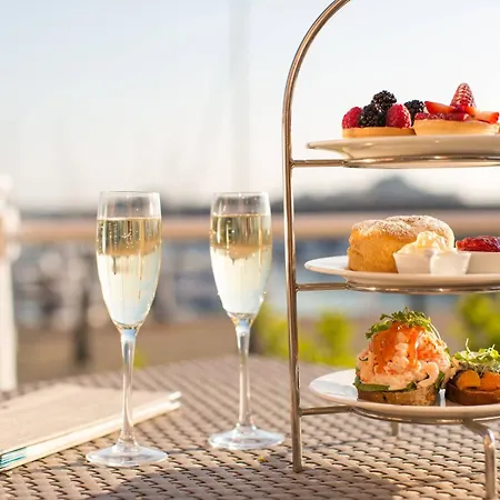 Radisson Blu Waterfront Hotel, Jersey Hotel 4*