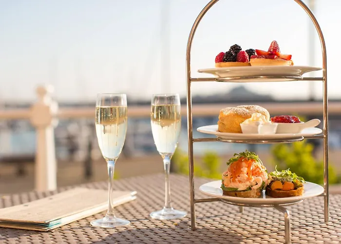 Radisson Blu Waterfront Hotel, Jersey מלון 4*